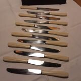 Ensemble de 12 couteaux en bakélite et lame inox