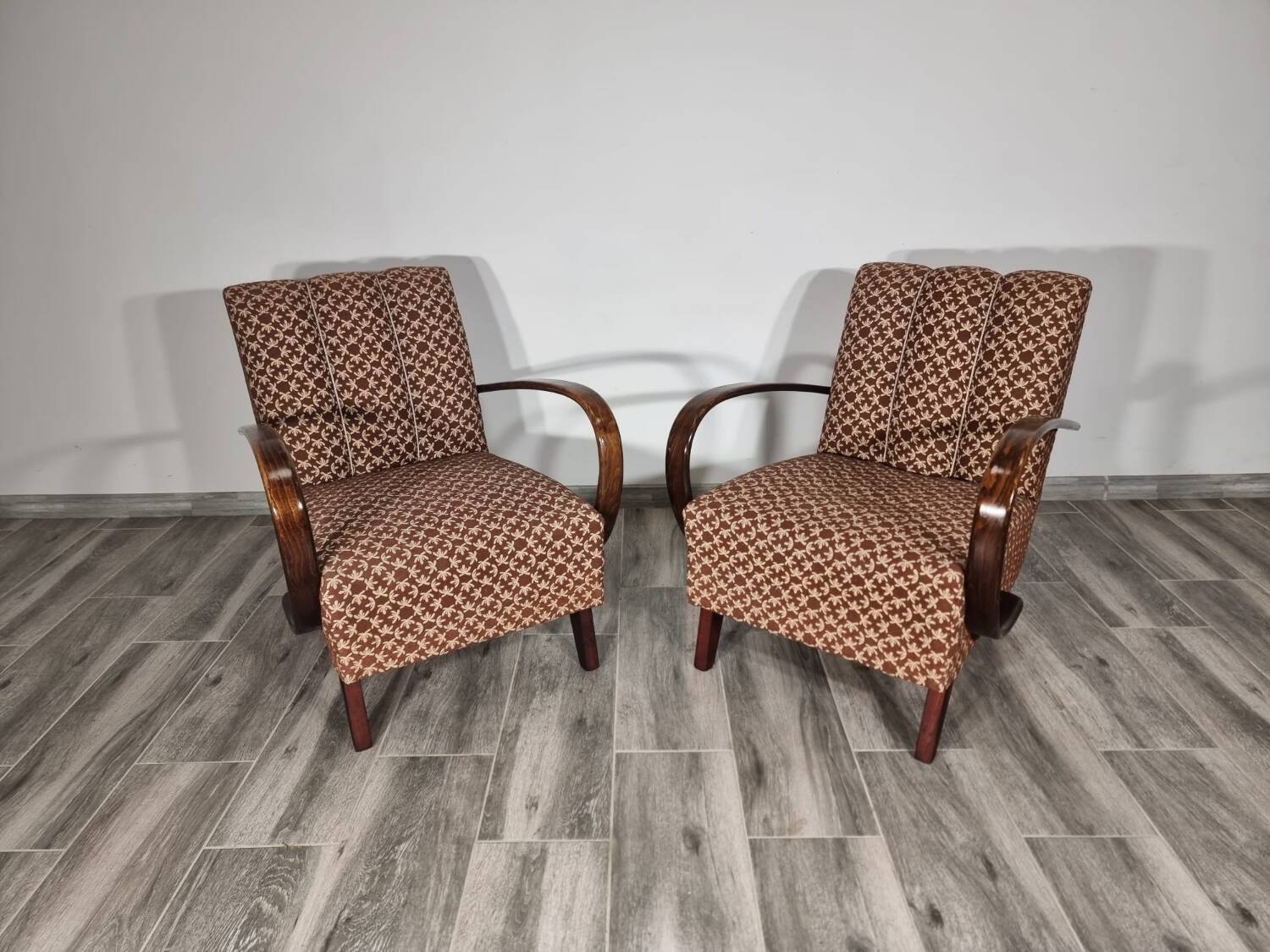 Art deco armchair by Jindrich Halabala