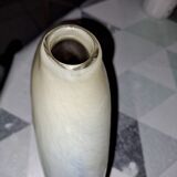 Flat teardrop-shaped vase