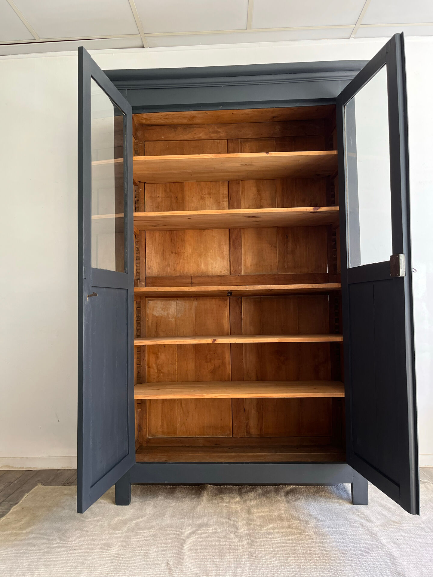 Armoire vitrée