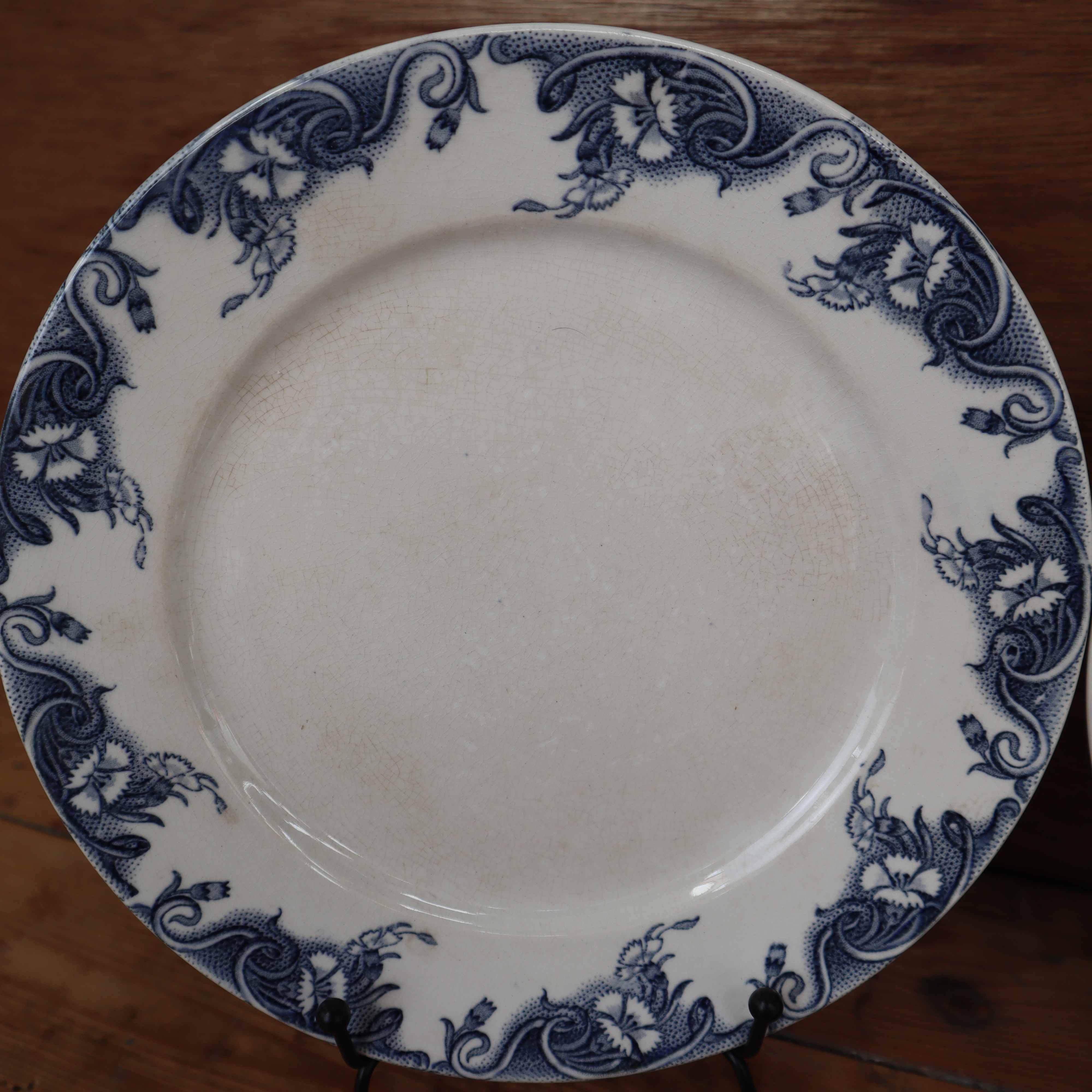 Antique earthenware dessert plates with the lions of France "Pernelle"