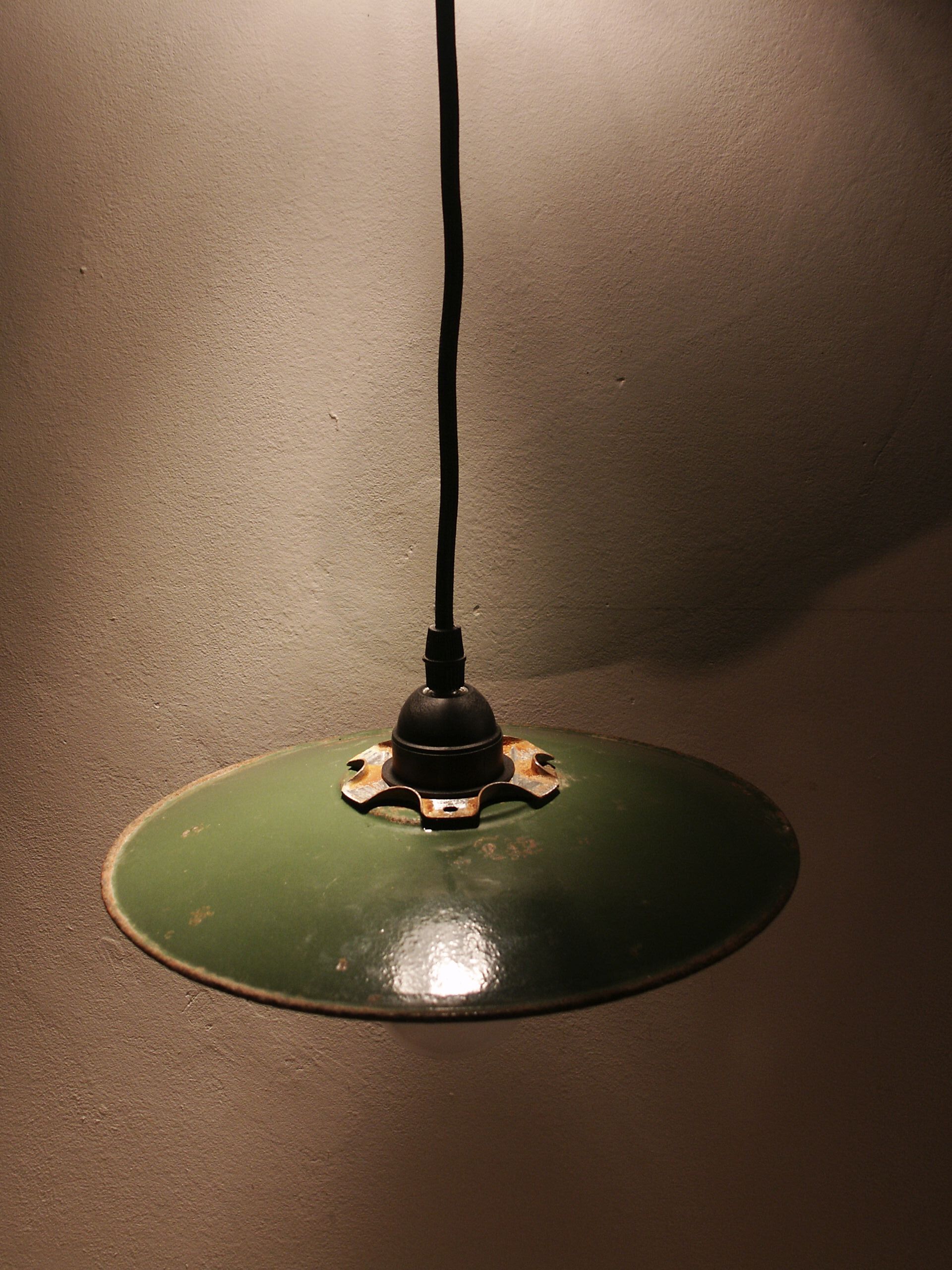 Suspension tôle émaillée verte