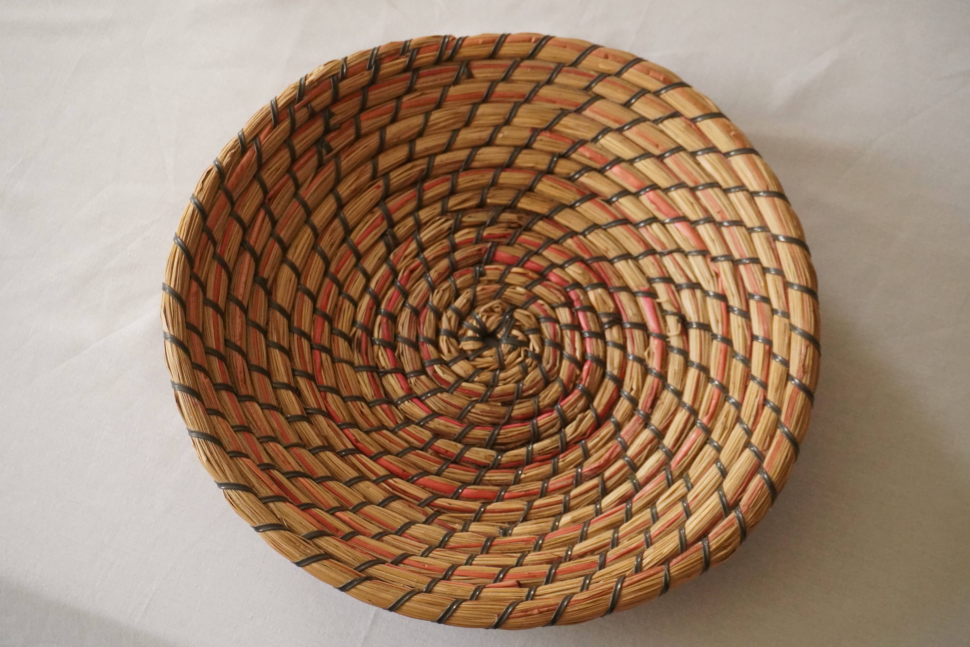 Straw/wicker fruit bowl
