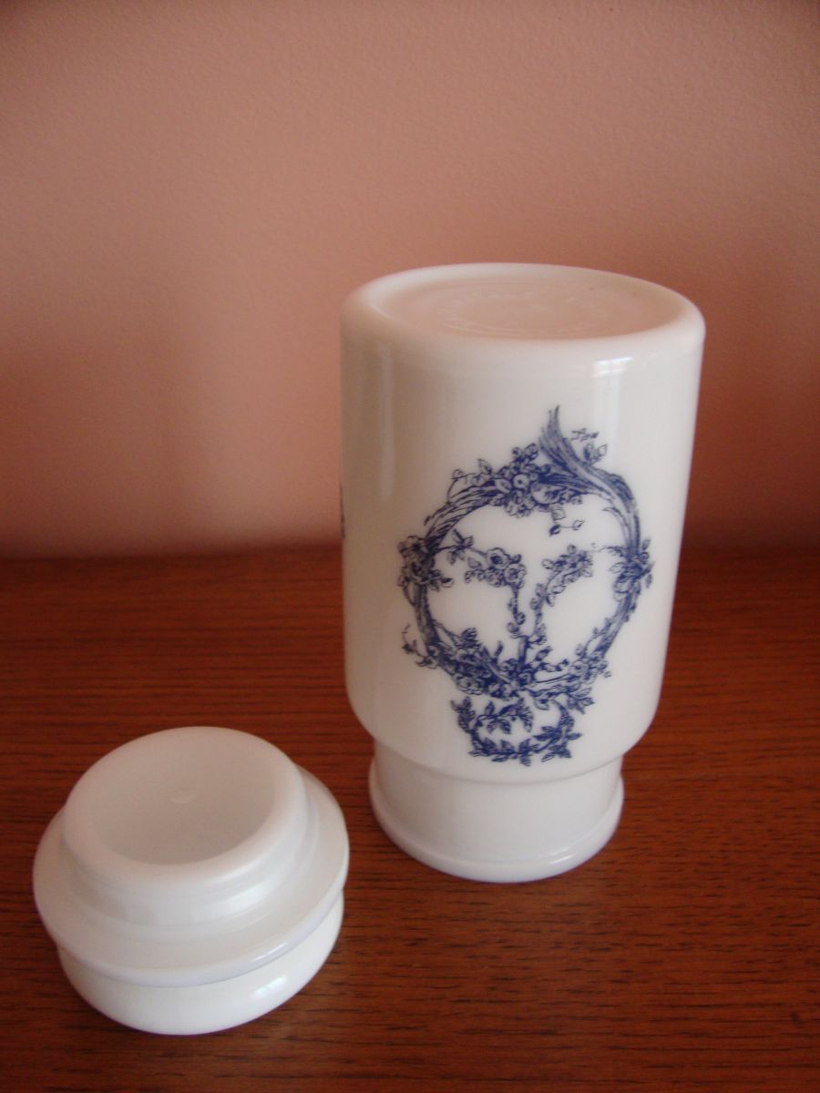 Series of 3 apothecary jars in opaline