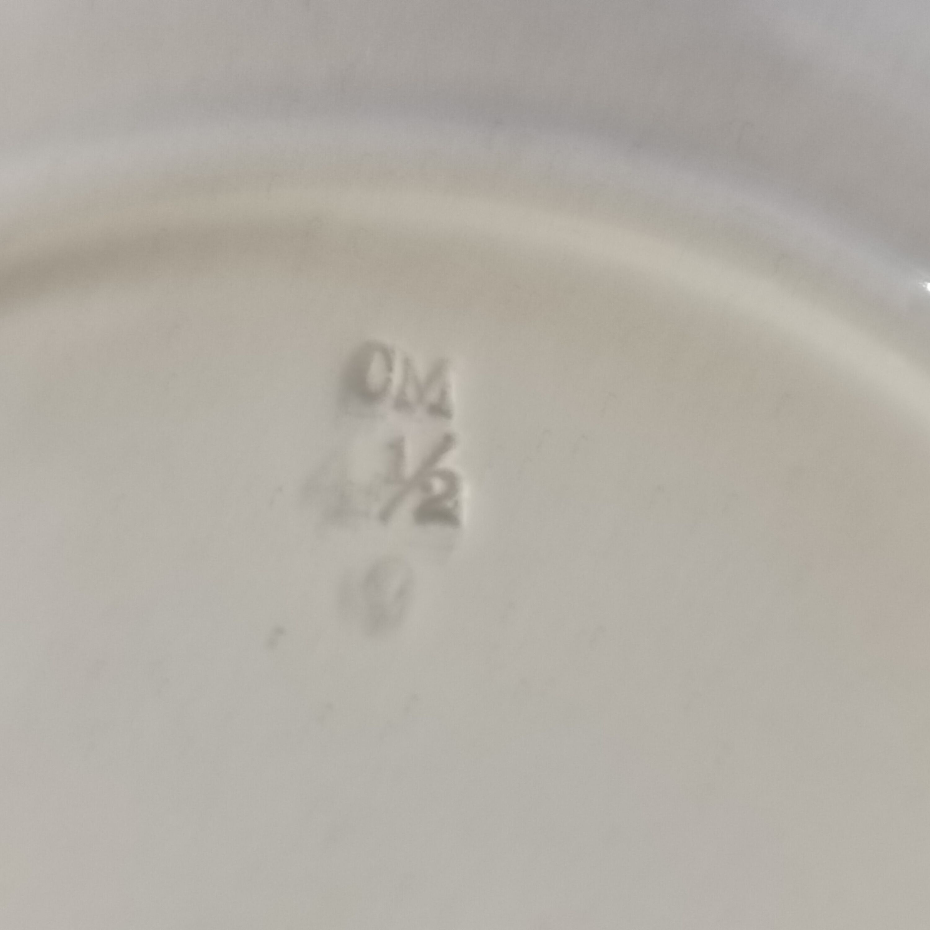 Three plates earth of iron Bouquet of roses Creil Montereau?