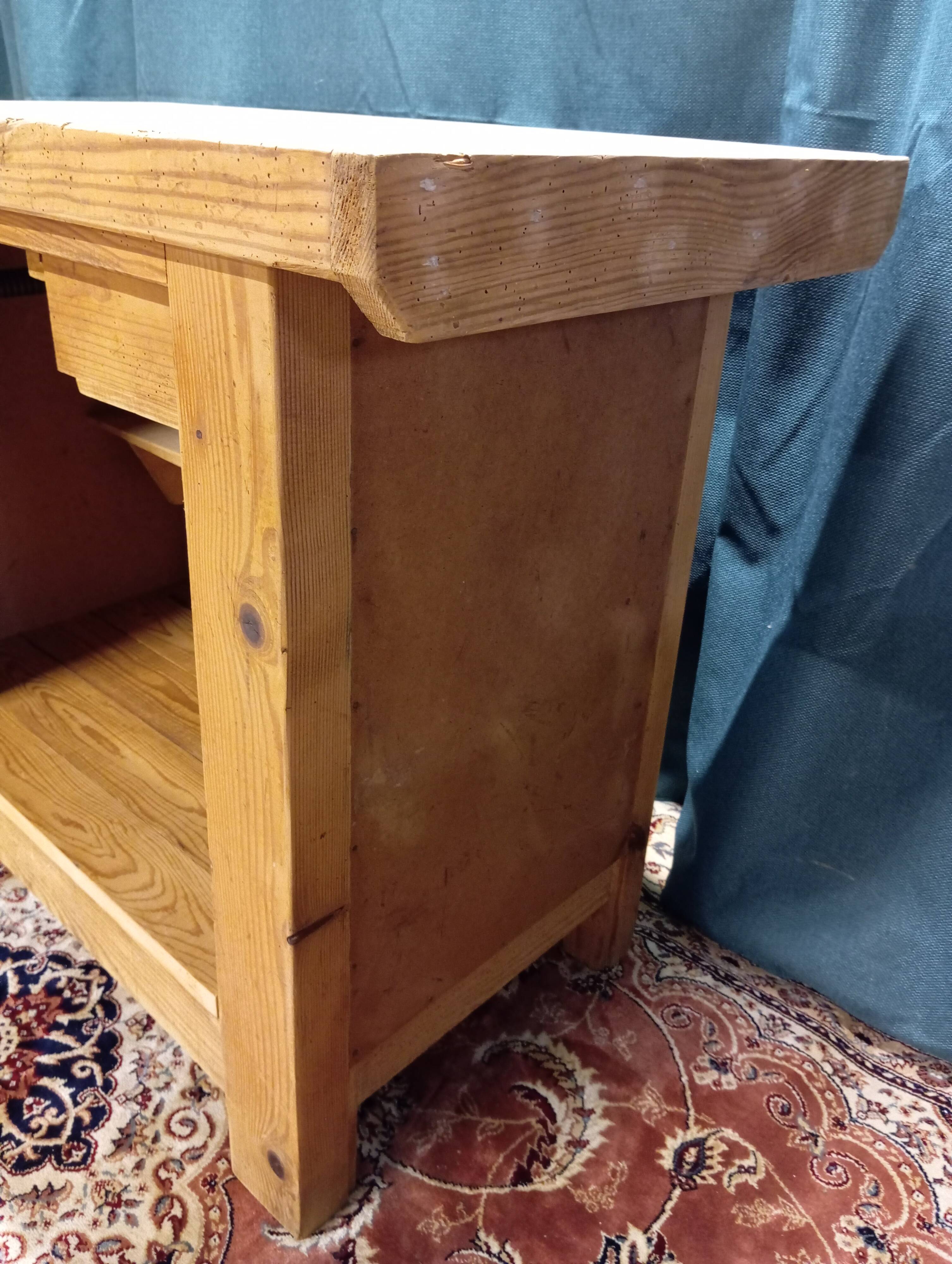 Carpenter's workbench - bathroom furniture