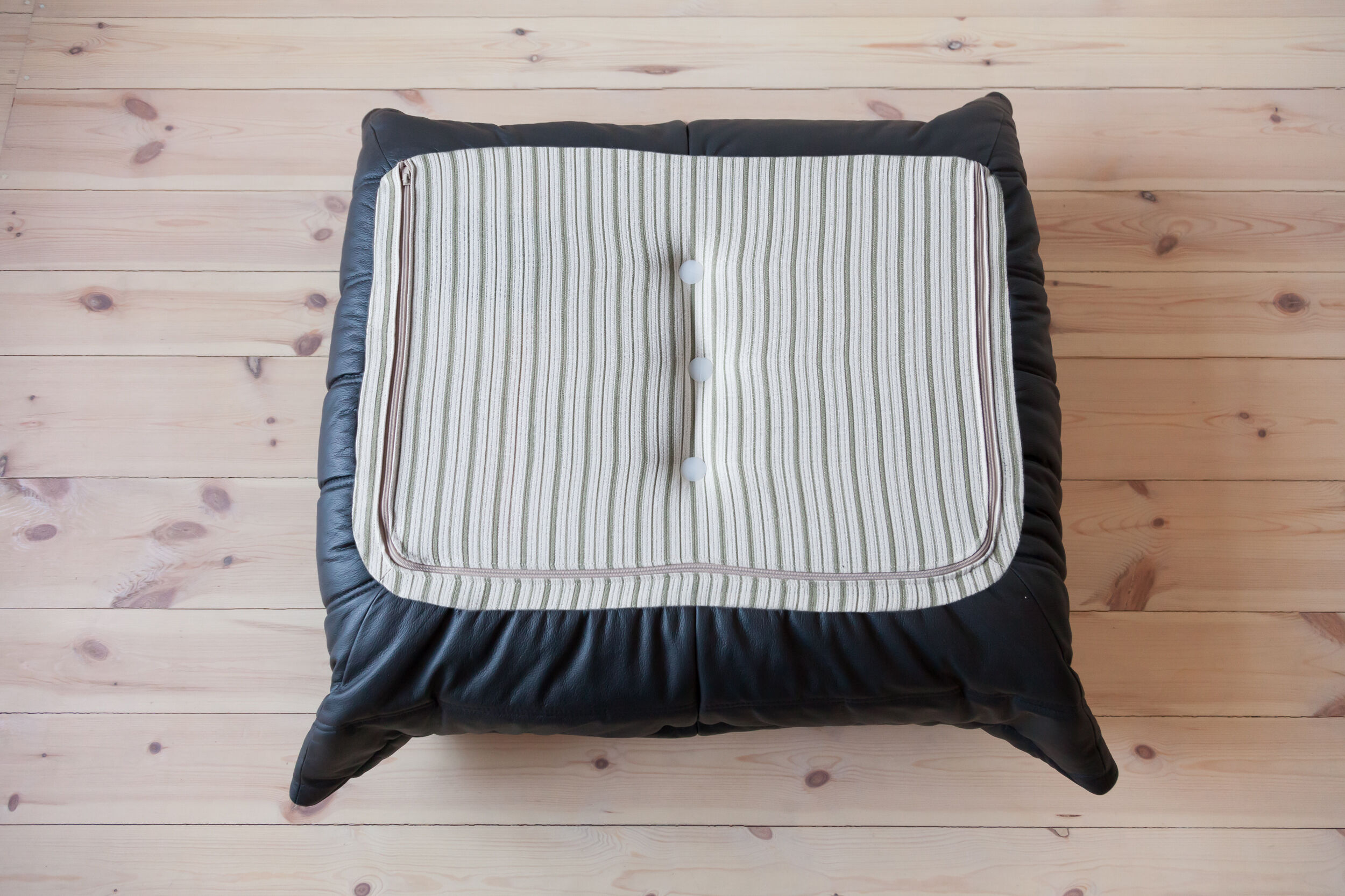 Set Togo leather black model designed by Michel Ducaroy 1973