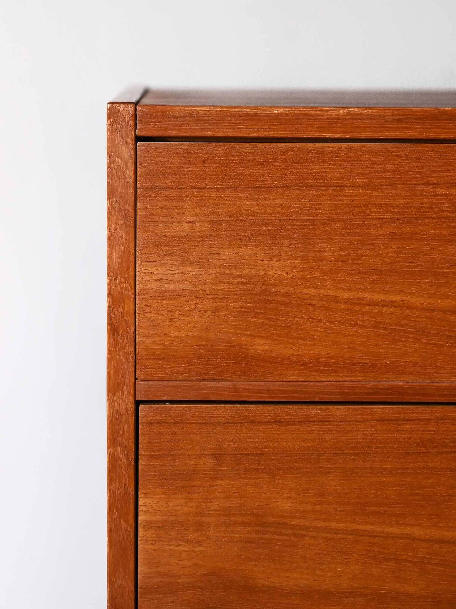 Table de chevet scandinave vintage en teck avec trois tiroirs