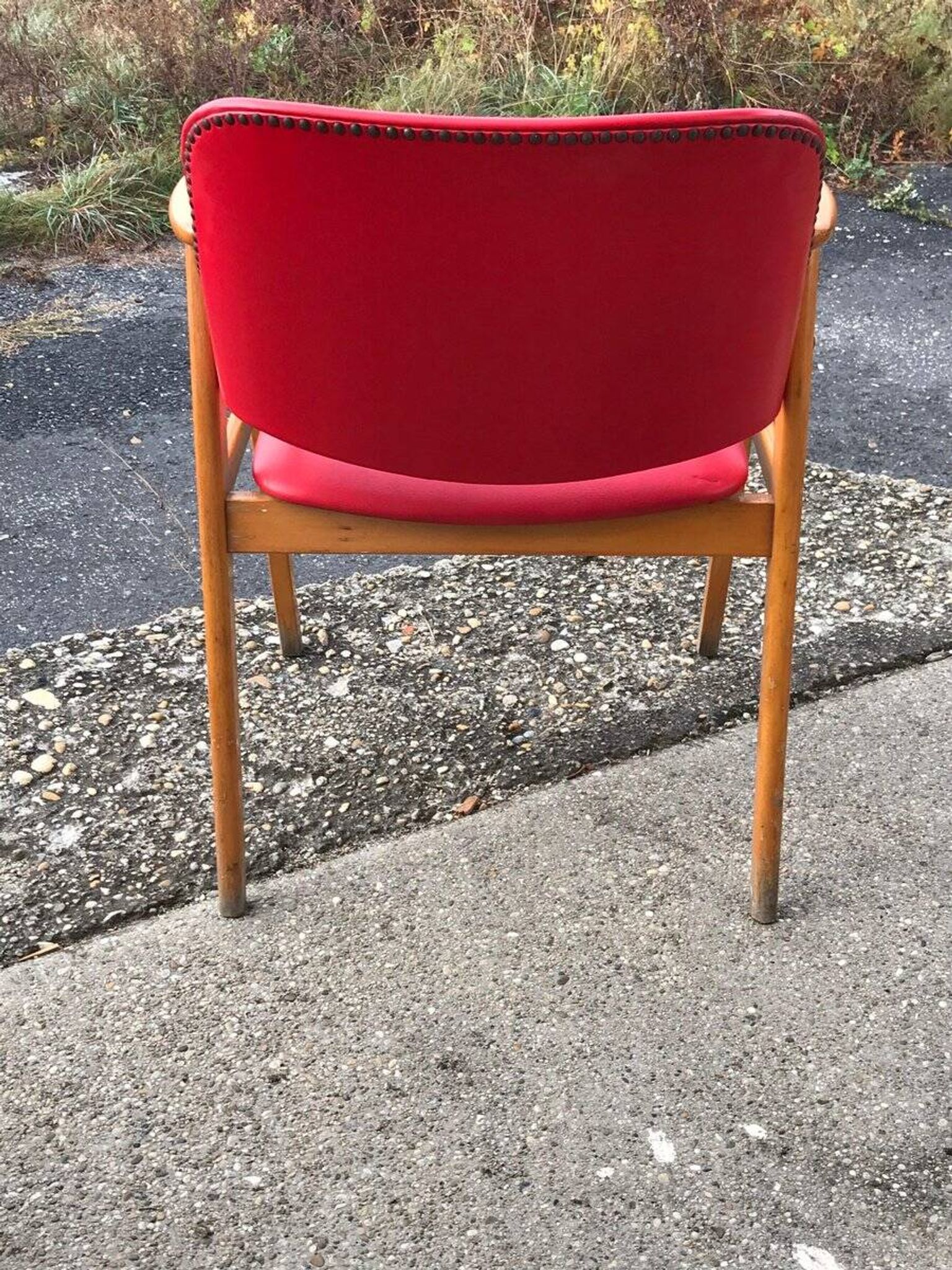 Red office chair in faux leather and wood, Mid-Century style (1960s)