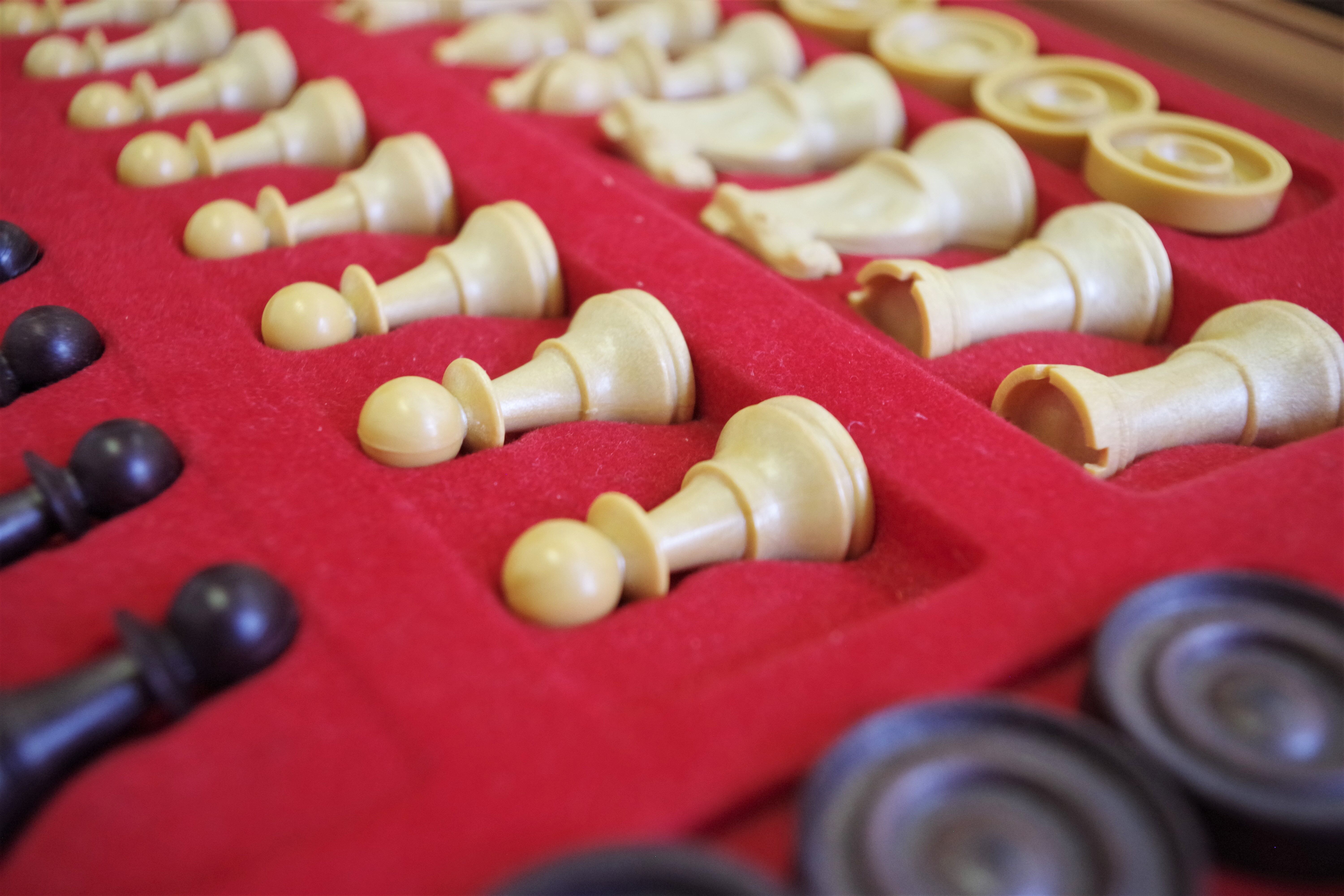 Made in Italy chessboard of the 1970s