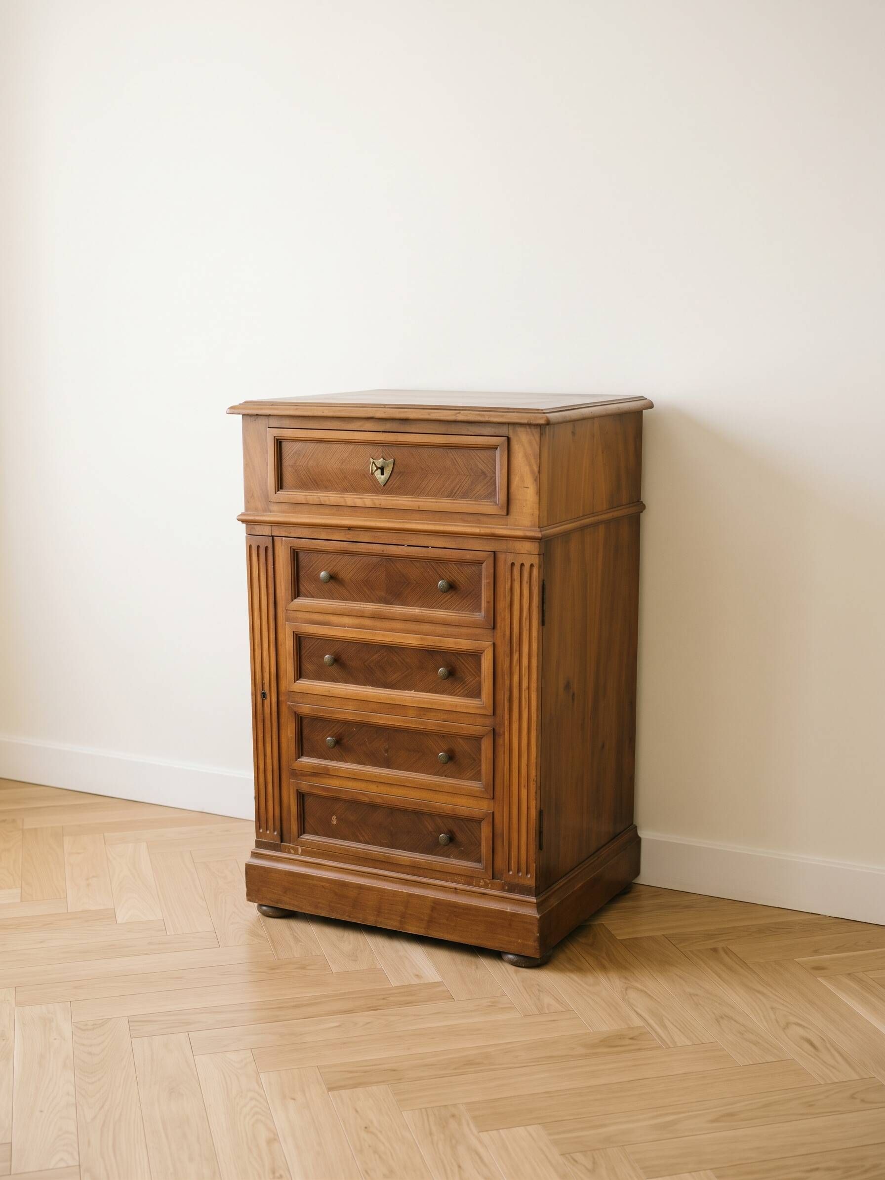Antique chest of drawers in solid wood and marquetry