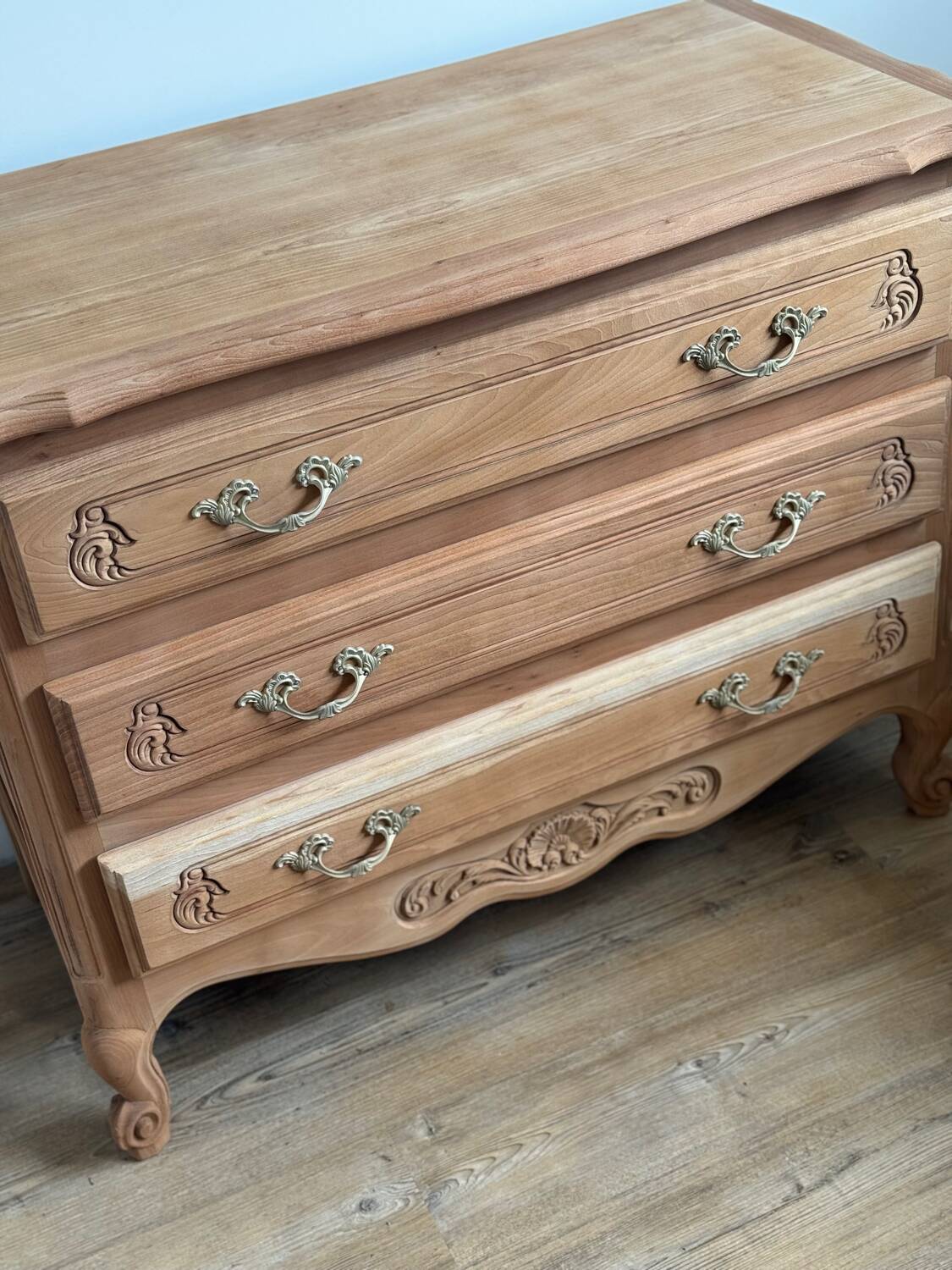 Revisited Louis XV chest of drawers – sanded solid wood – ready to personalize