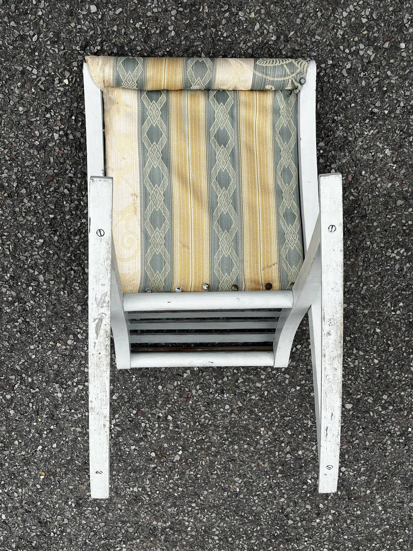 Chauffeuse de style Louis XV avec repose-pieds assorti – XXe siècle