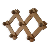 wooden wall-mounted coat rack with 7 hooks