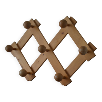 wooden wall-mounted coat rack with 7 hooks