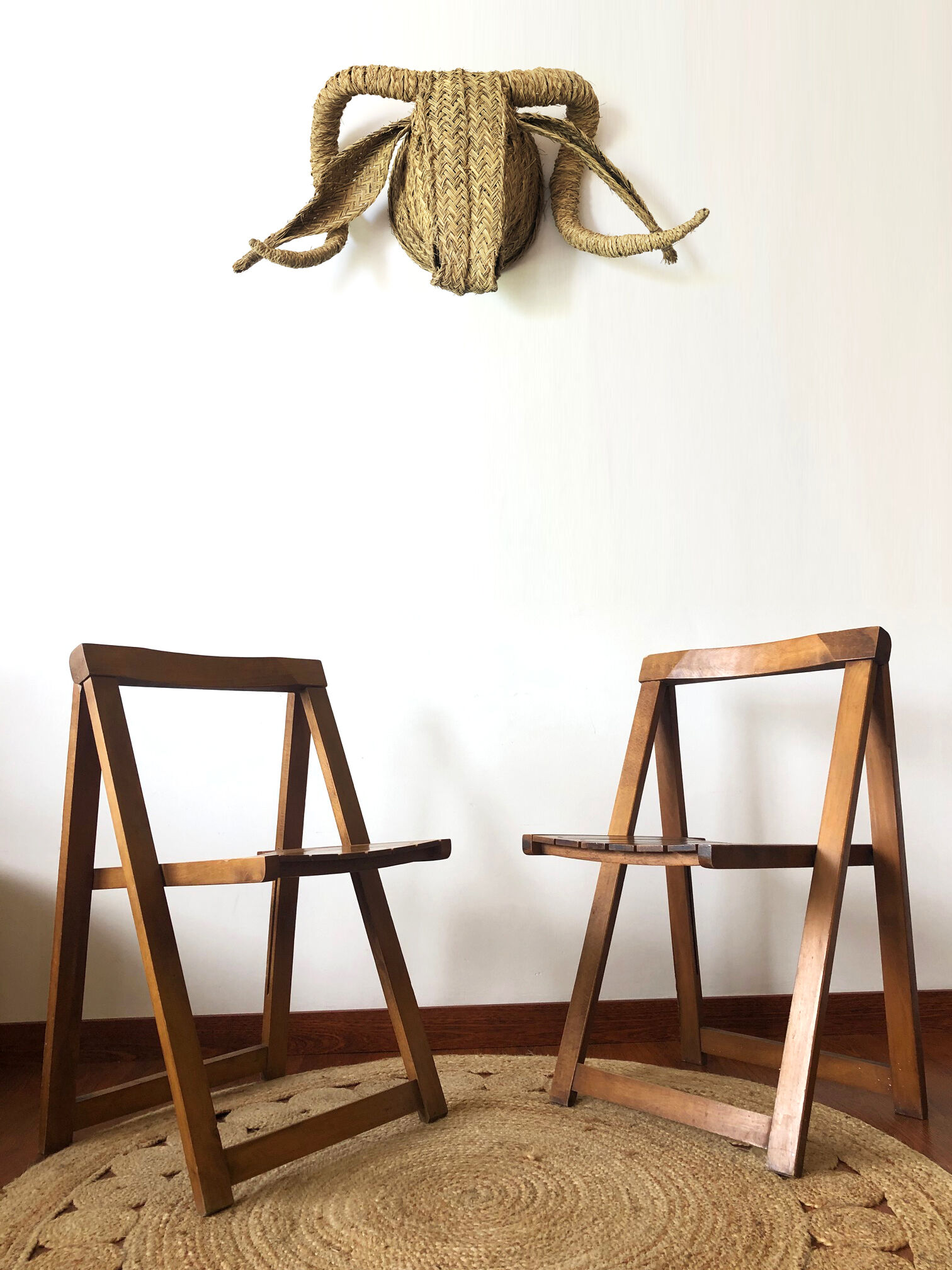 Lot of 2 folding chairs