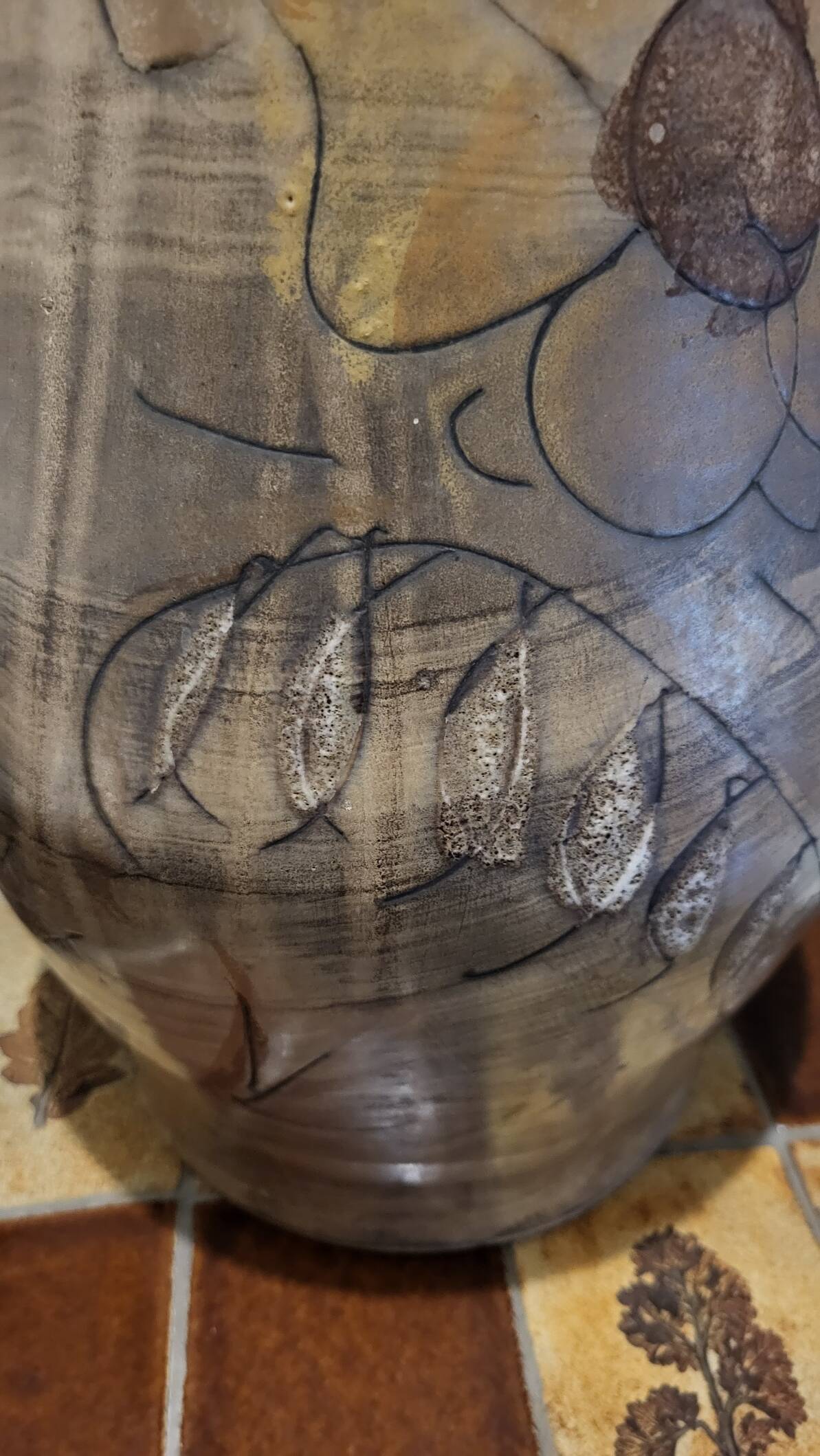 Large La Roue Vallauris ceramic vase, French, beige flower decor, 1975