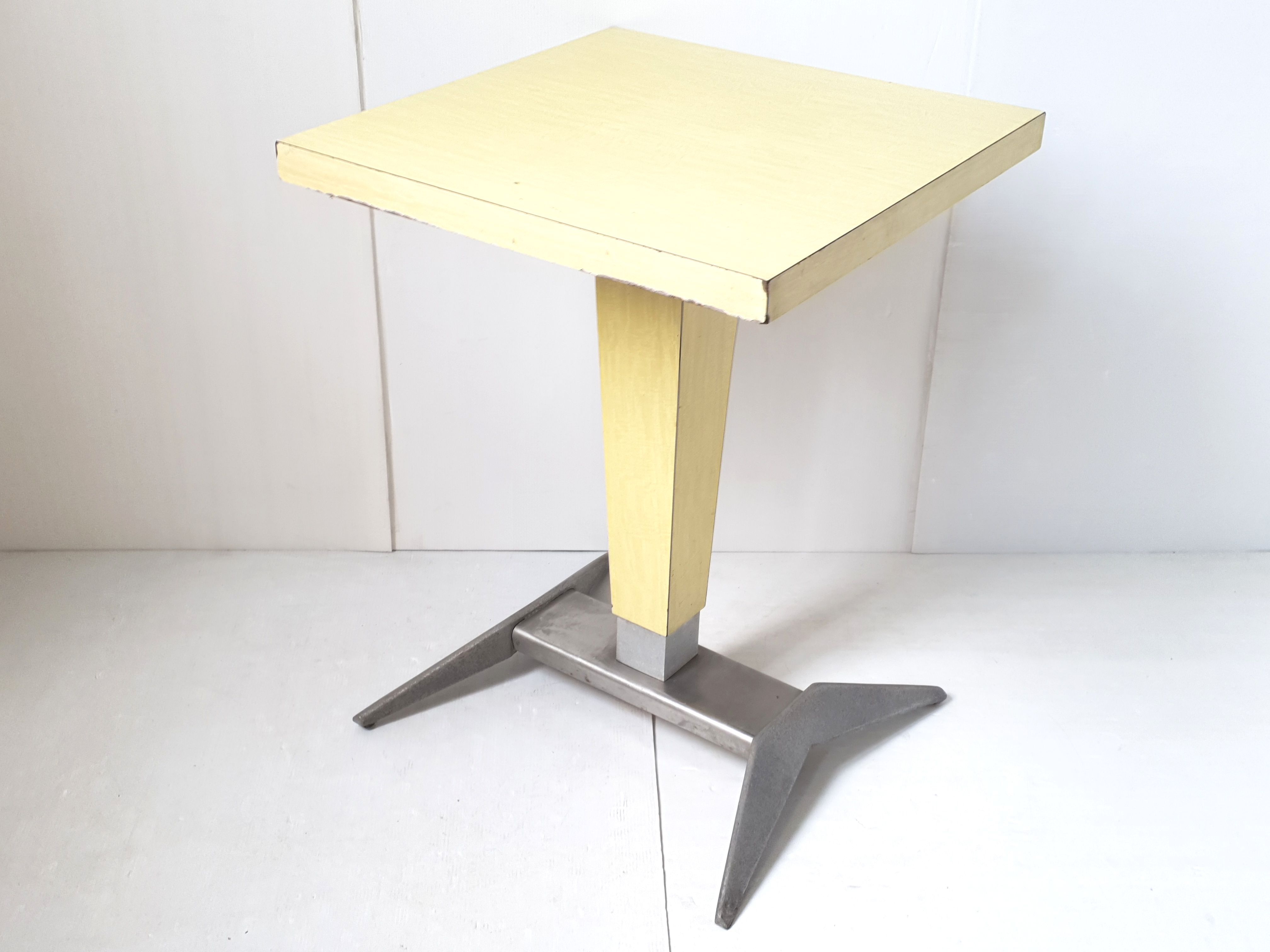 Table de bistrot en formica & aluminium vintage Selency