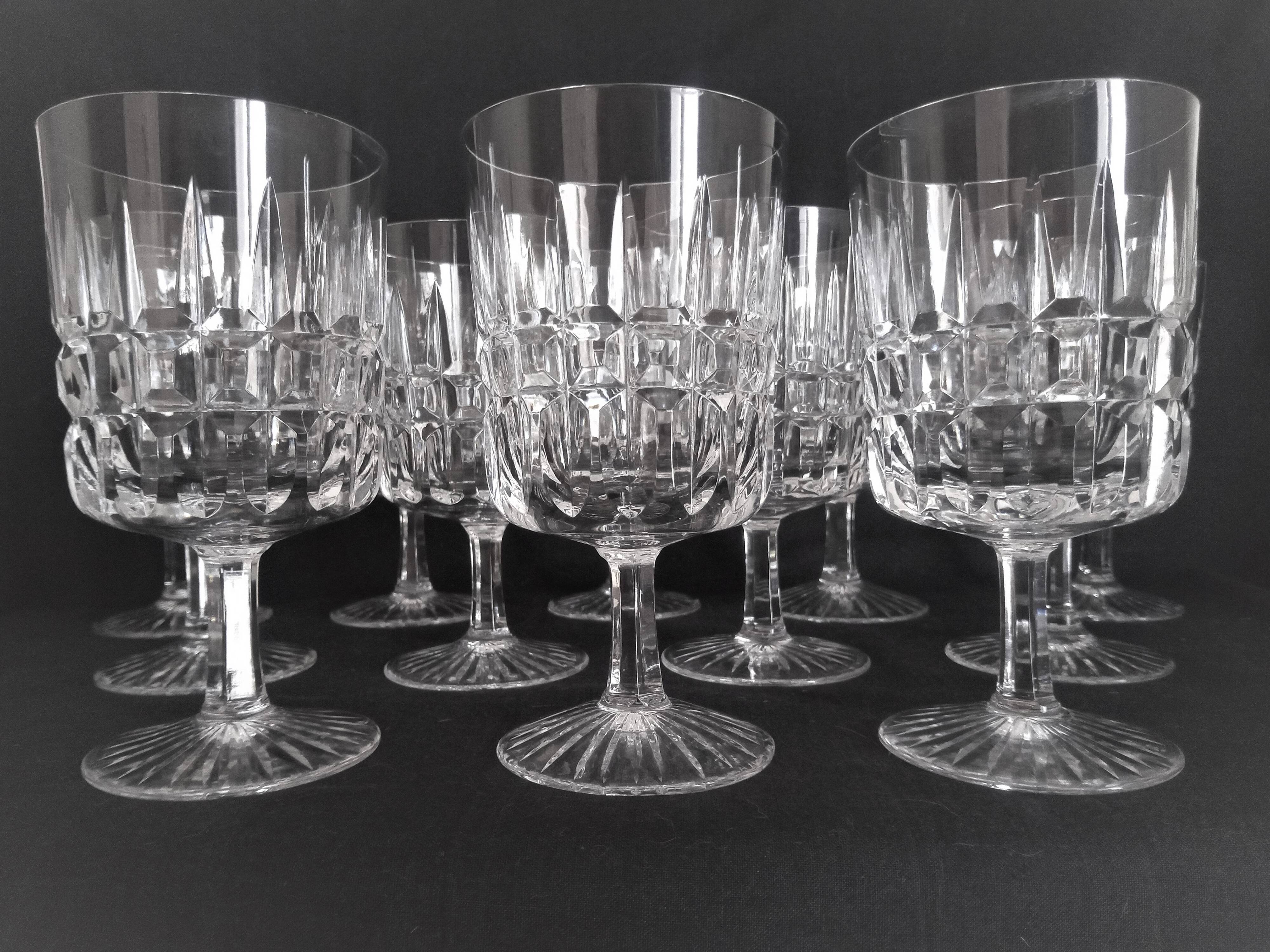 12 Art Deco wine glasses in cut crystal (in the style of Marignane Baccarat)