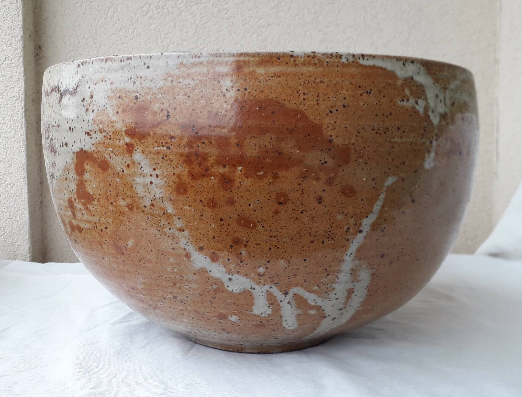 Stoneware salad bowl