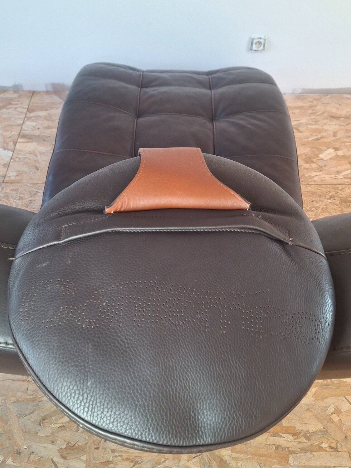 Contemporary Italian leather chaise longue meridian