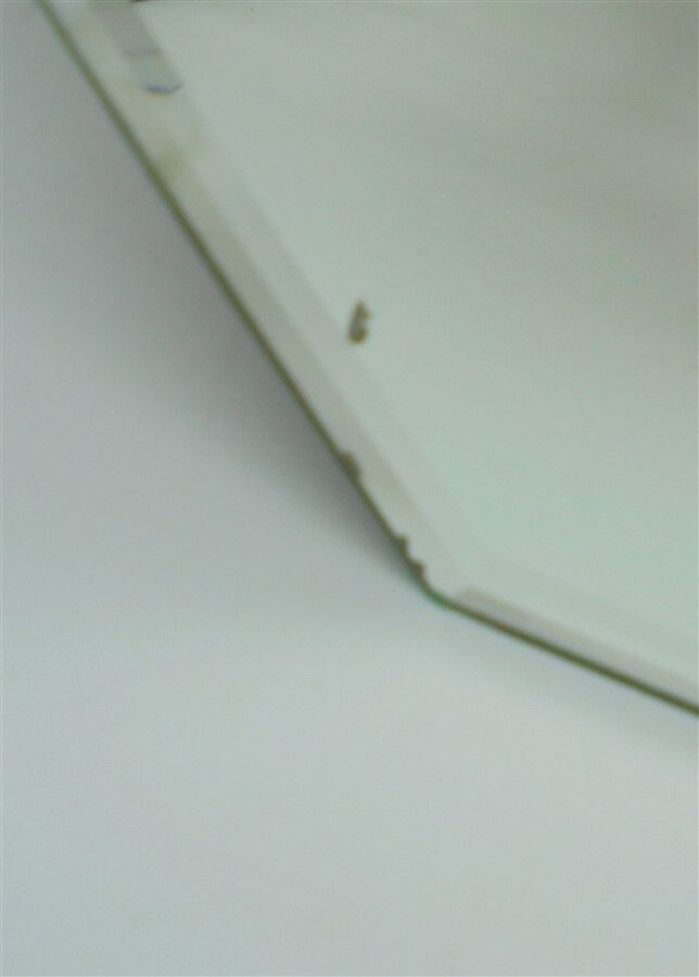 Bevelled mirror