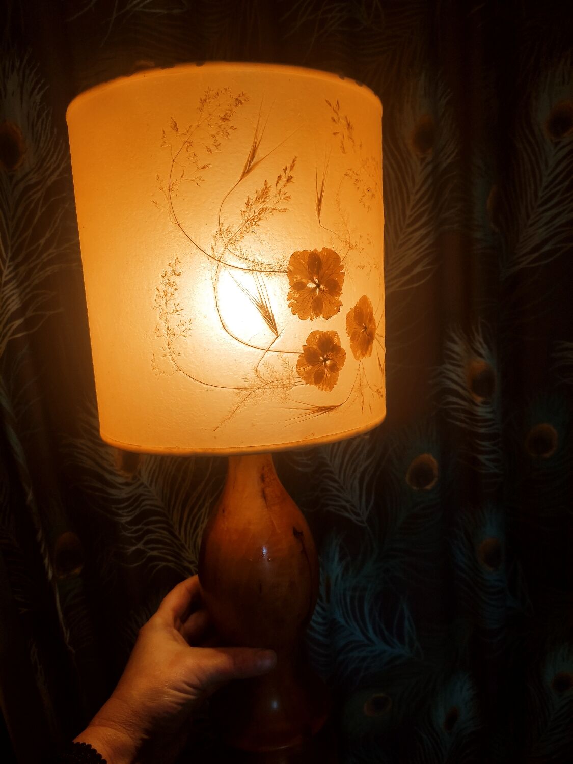 Blond wood lamp