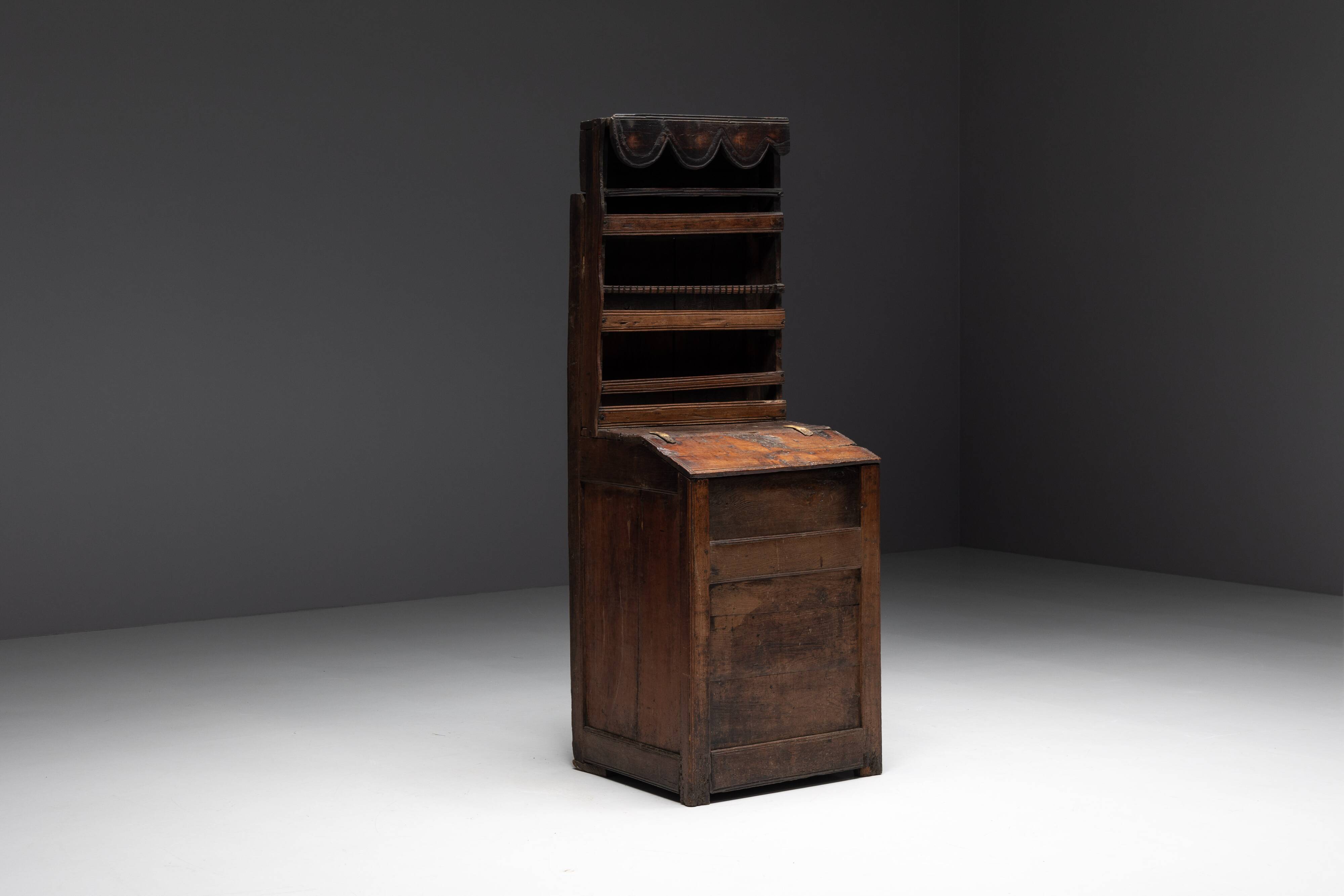 Meuble à étagères en art populaire primitif, France, XIXe siècle