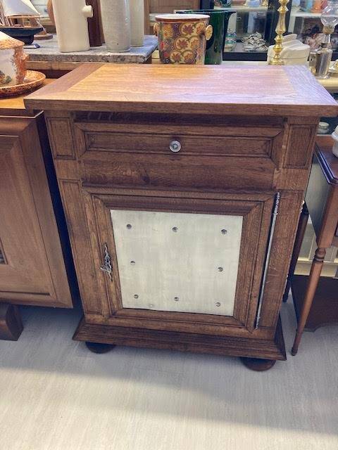 Renovated 1-door jam cabinet