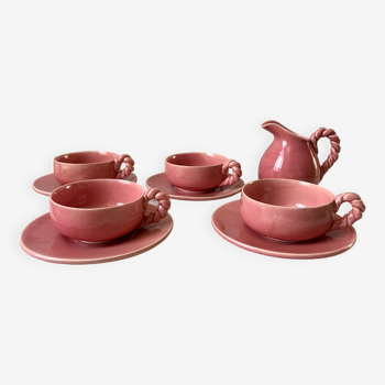 ensemble de 4 tasses et sous-tasses et pot à lait en céramique rose signée Vallauris années 60-70