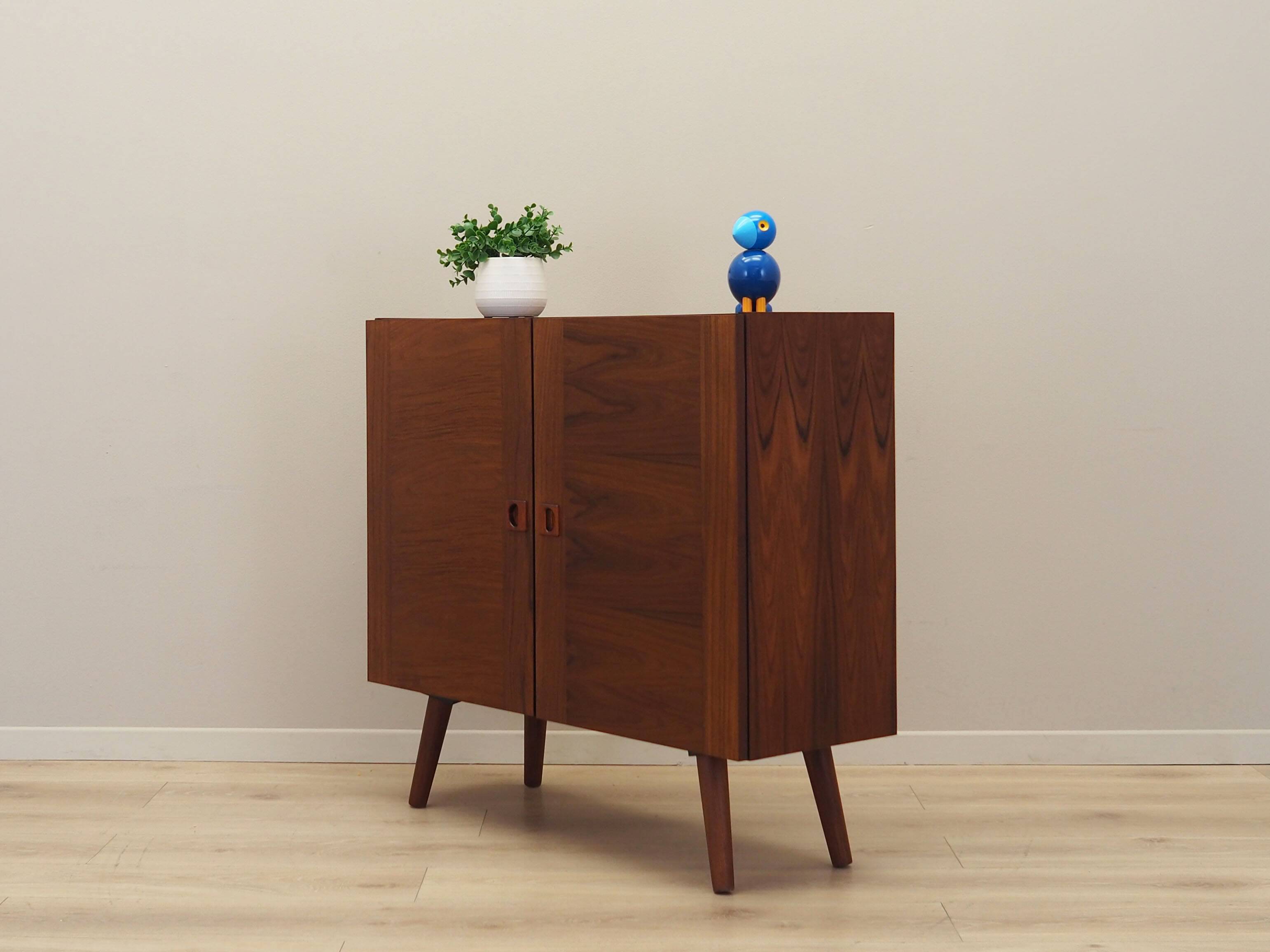 Armoire en palissandre, design danois, années 1970, production : Danemark