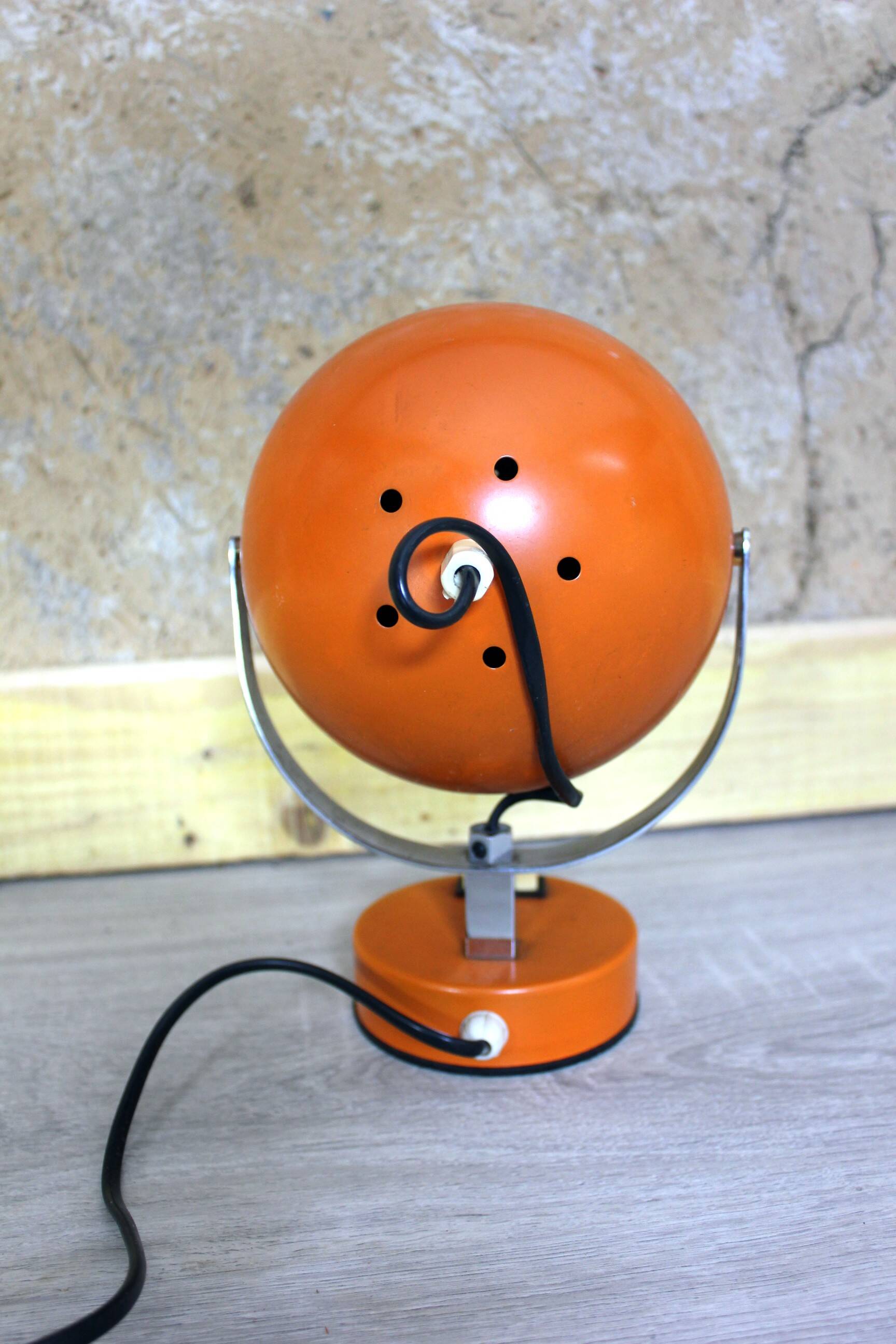 Orange Eyeball lamp, space age vintage from the 60s.