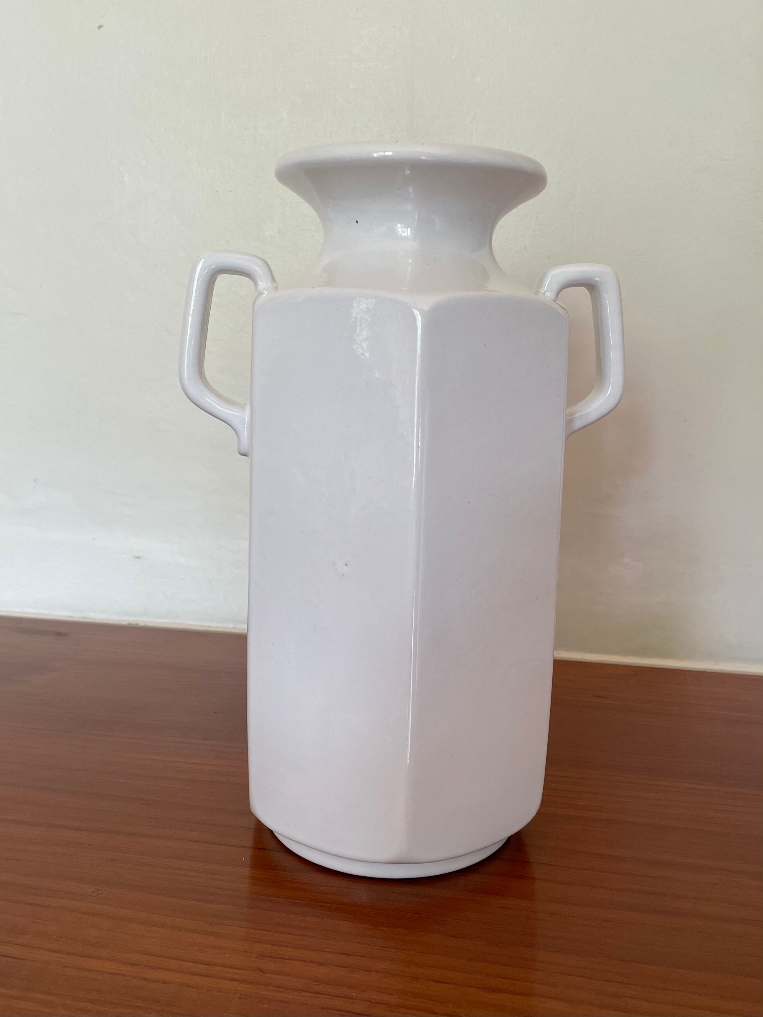 White ceramic ansé vase