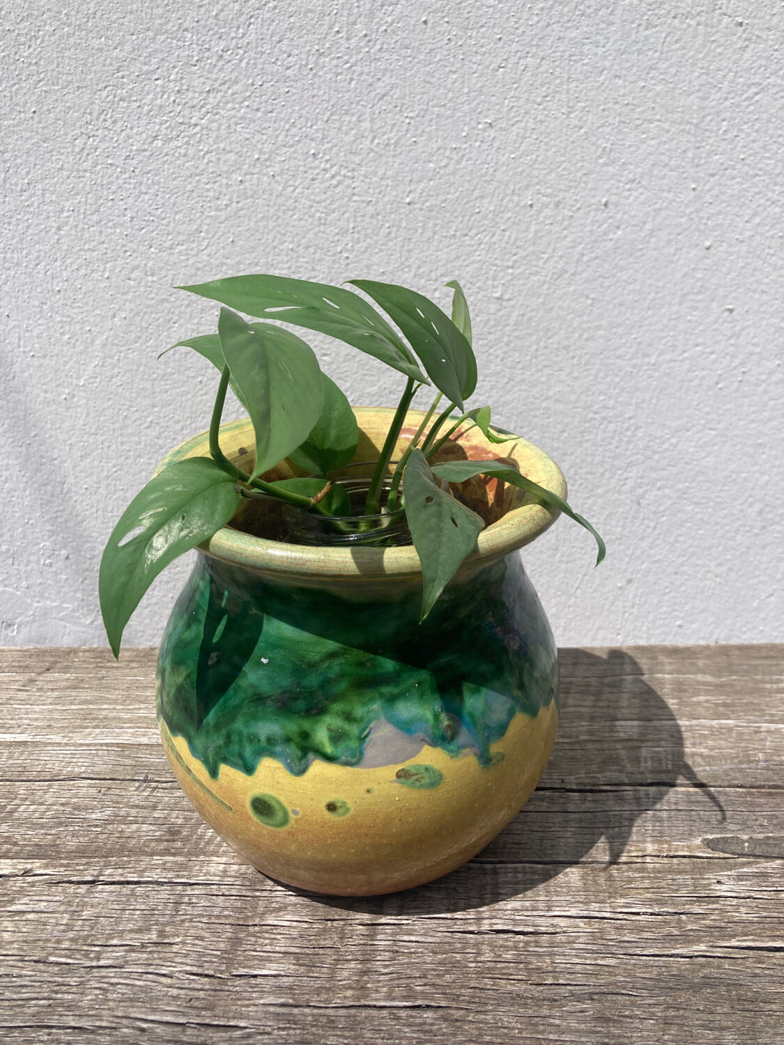 Cache pot vernissé vert et jaune Poterie de Saint Uze début XXe