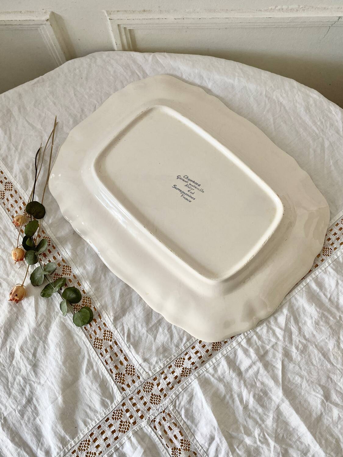 Rectangular ivory-colored serving dish Sarreguemines Chambord model