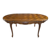 Cherry wood table in Louis XV style in very good condition.