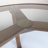 Table basse en laiton et cuir surpiqué