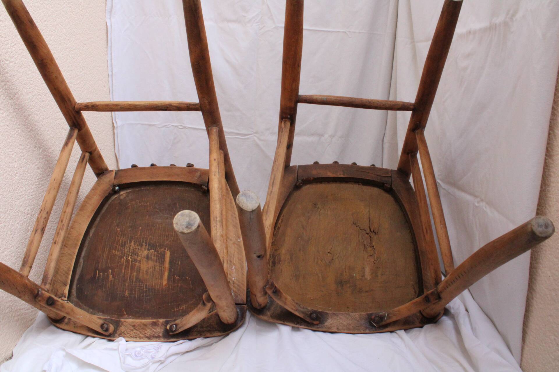 Duo of bistro chairs in bare wood, fully sanded and curved wooden backrest