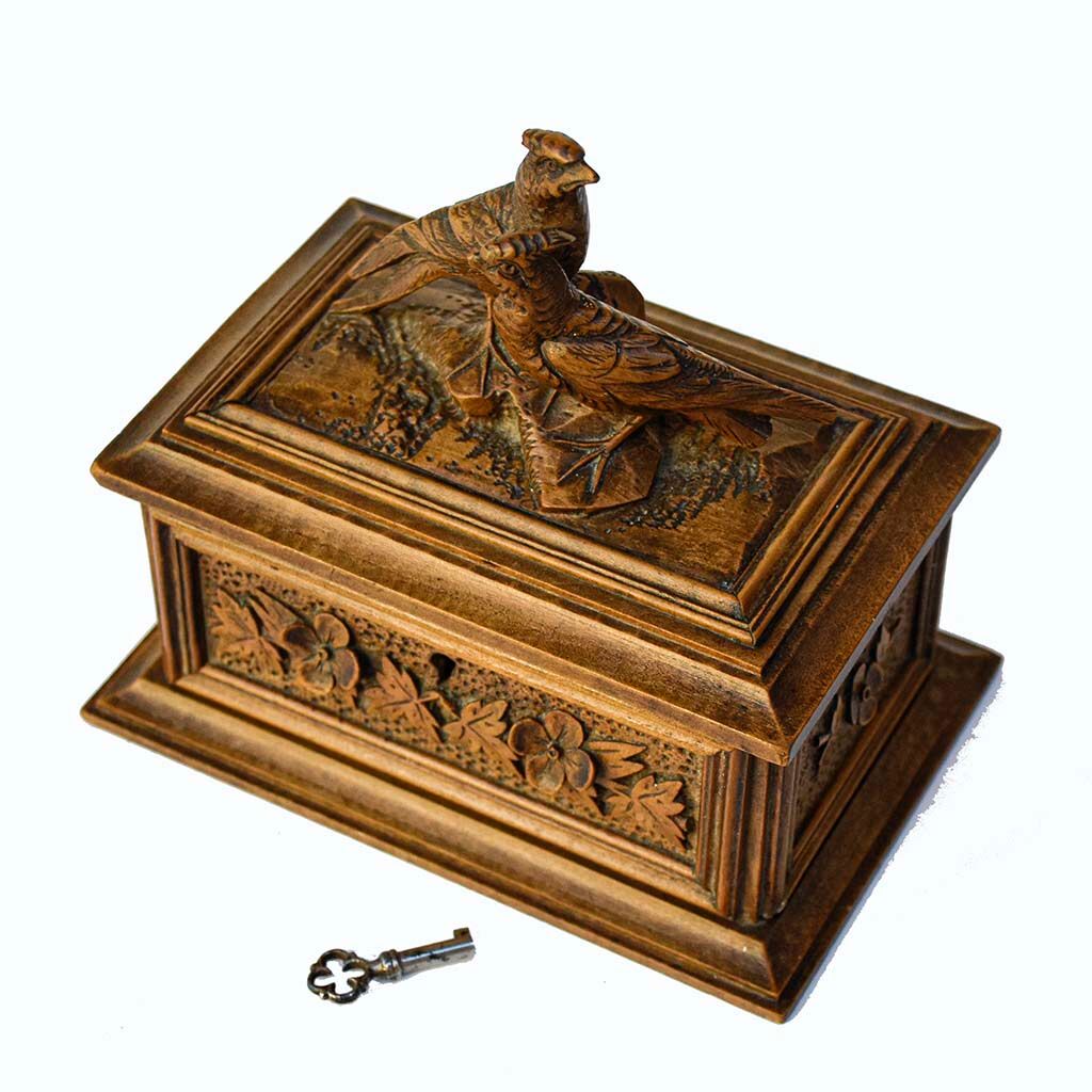 Box box carved wood flower foliage 2 birds black forest with old key