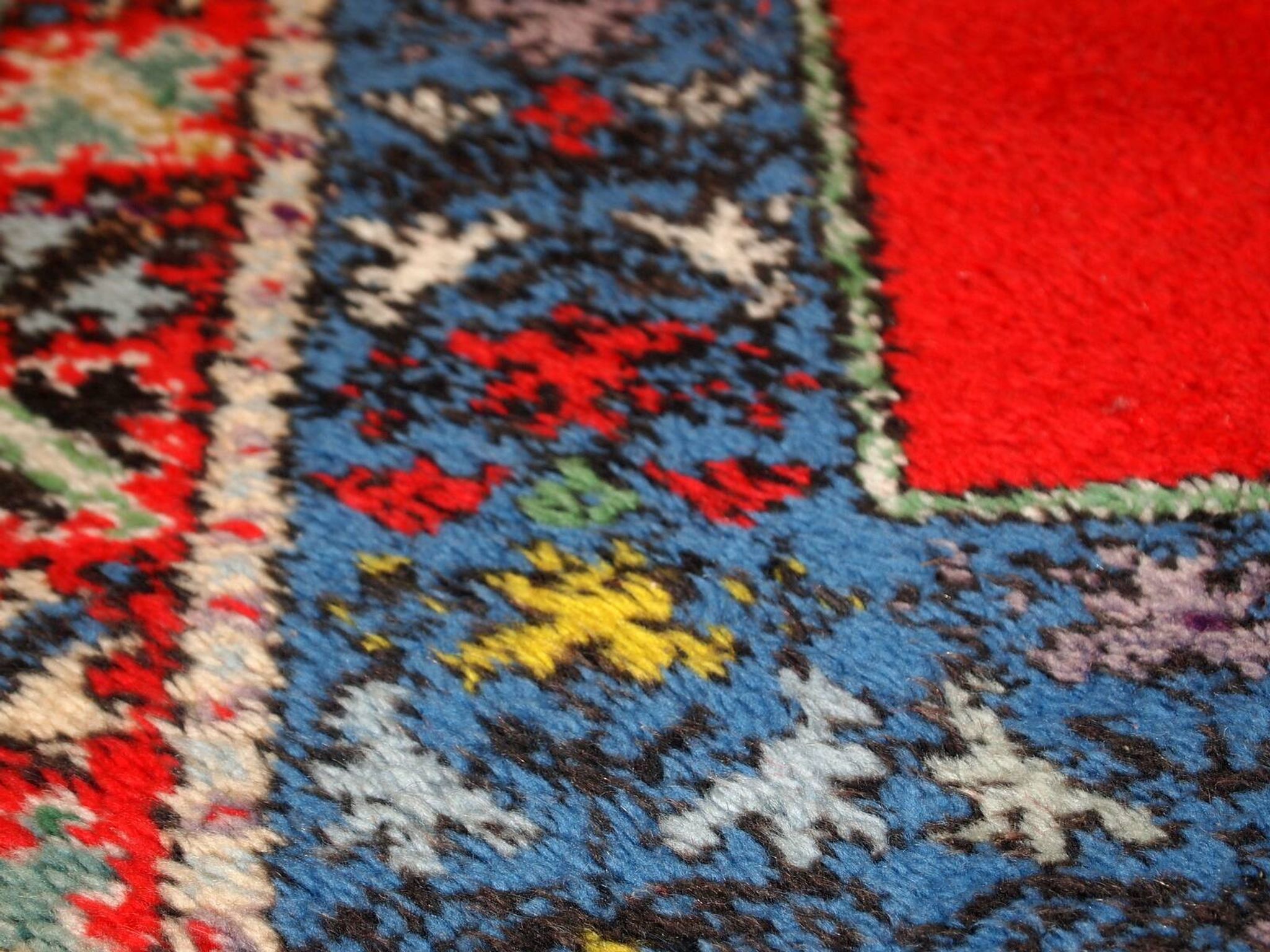 Tapis vintage fait main Berbère en laine rouge éclatant (170cm x 240cm)