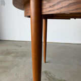 Scandinavian design extendable round table in teak, Danish manufacture.
