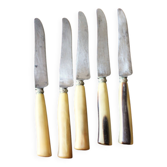 Un lot 5 couteaux à fromage Duvert Frères