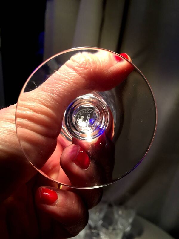 Suite de 11 verres a pied a vin rouge baccarat modele carcassonne
