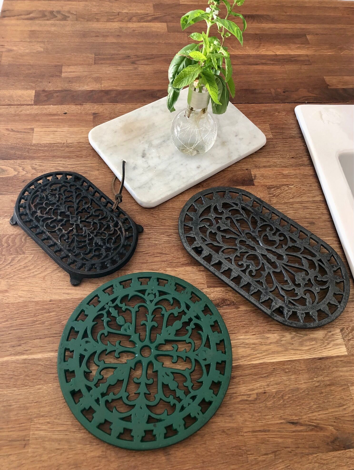 Cast iron trivet, black, PM