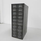 Commode industrielle en acier avec 20 tiroirs