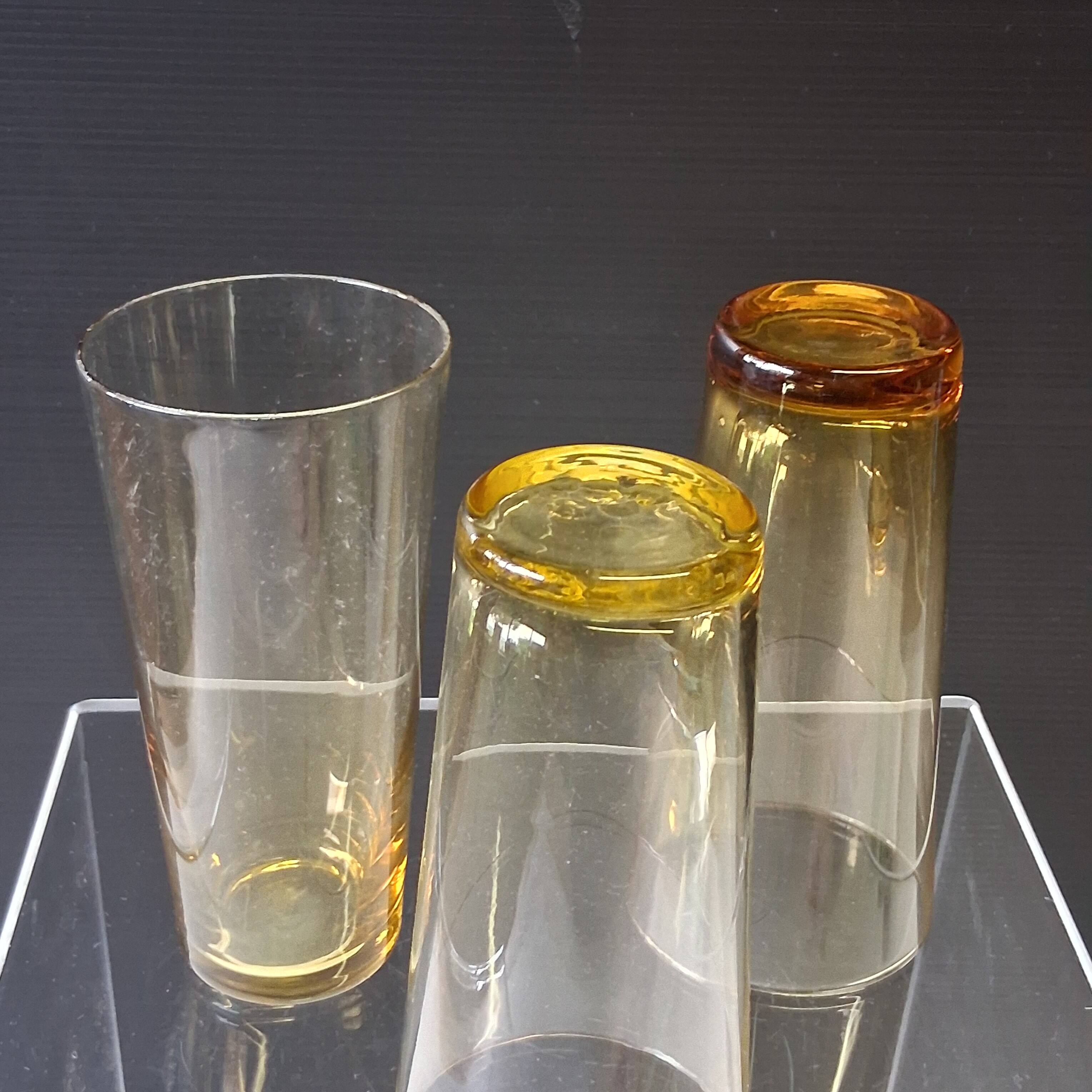 Set of 6 coloured vintage juice glasses in very good condition.