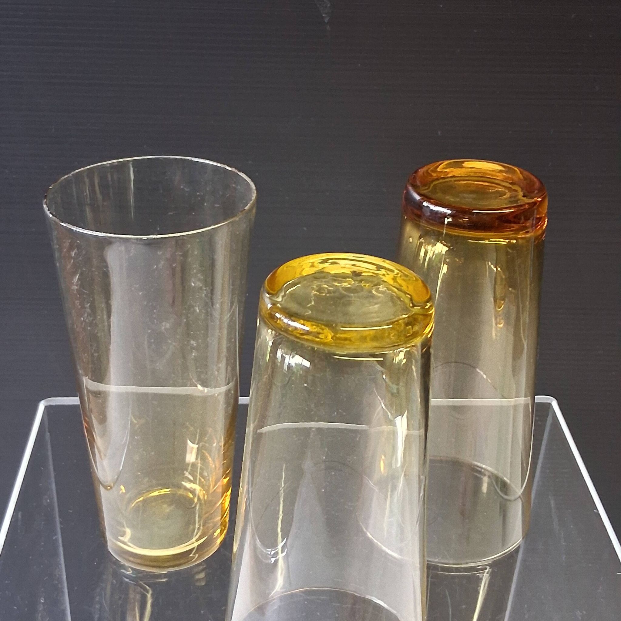 Set of 6 coloured vintage juice glasses in very good condition.