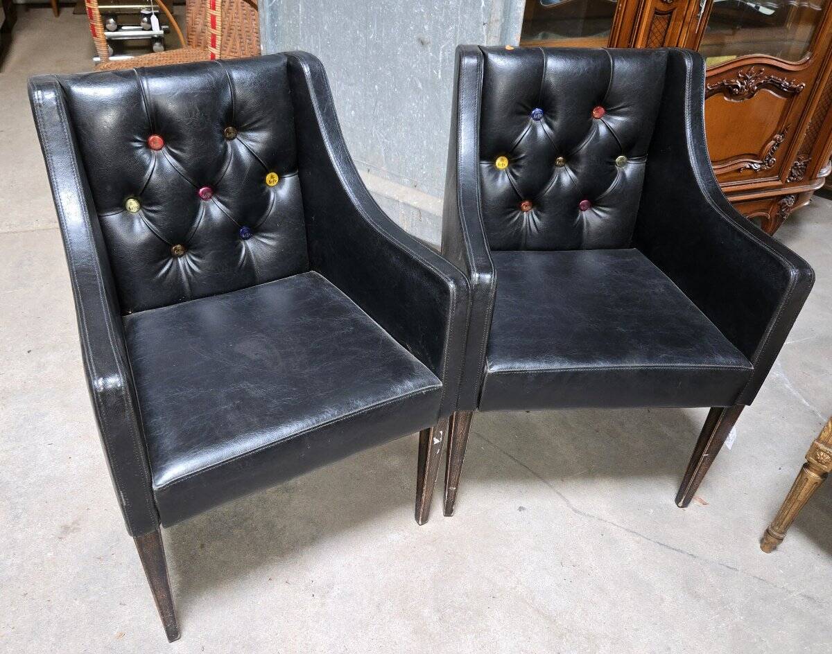 Paire de fauteuils en cuir noir, années 50