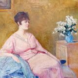 Huile sur toile - non signée - représente une femme assise à côté d'un vase de fleurs.