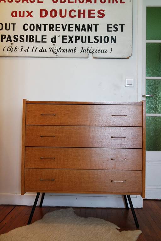 Feet compass metal dresser